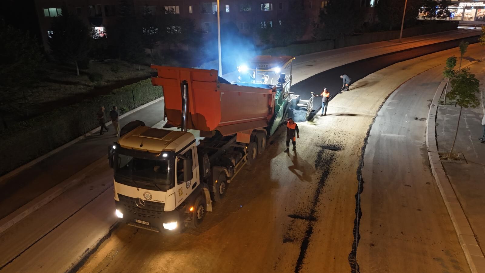 Şehi̇r Uyurken Büyükşehi̇r Eki̇pleri̇ Gece Boyunca Mesai̇de (8)