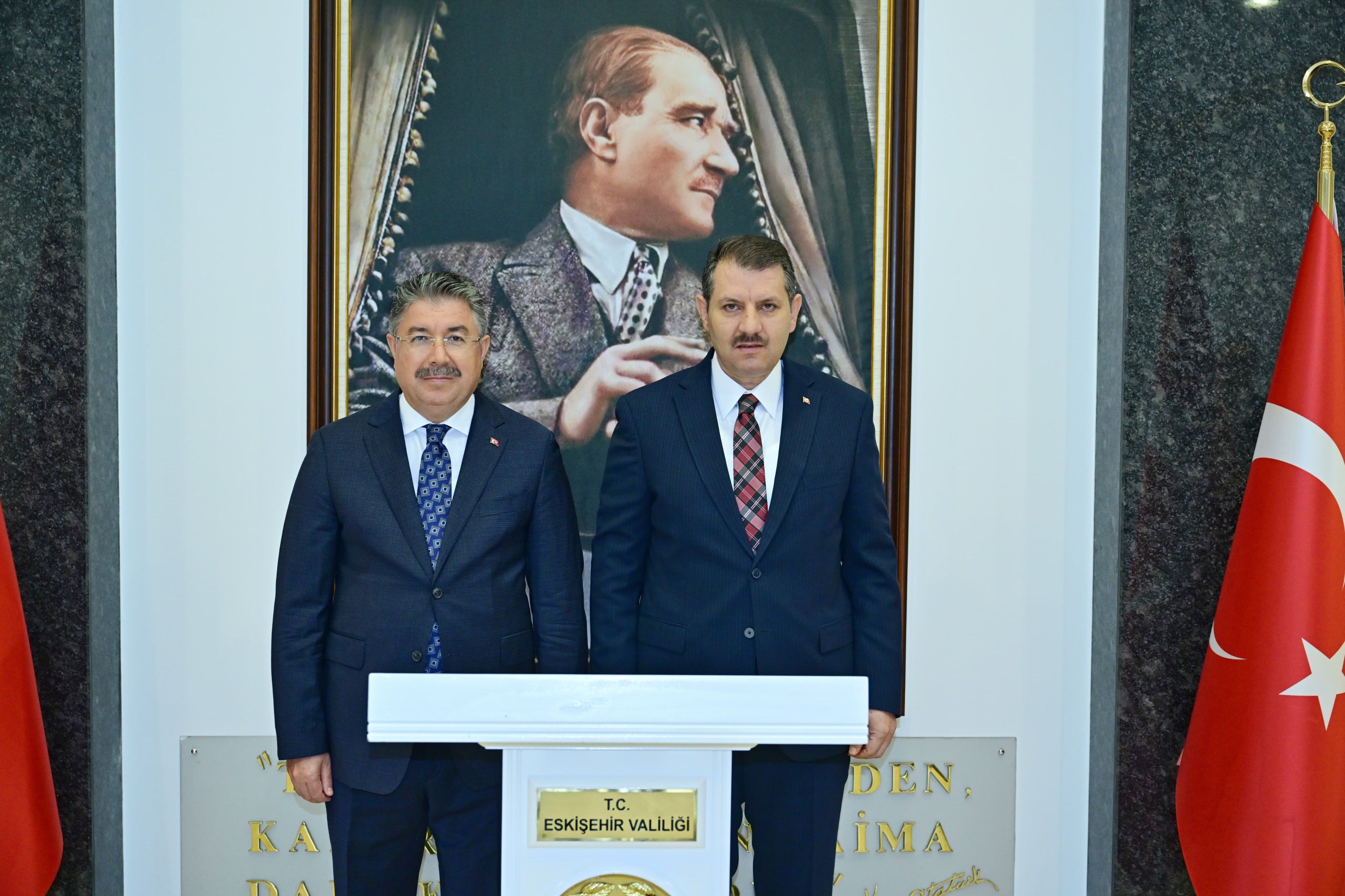 Millî Savunma Bakan Yardımcısı Ayhan, Vali Yılmaz'ı ziyaret etti
