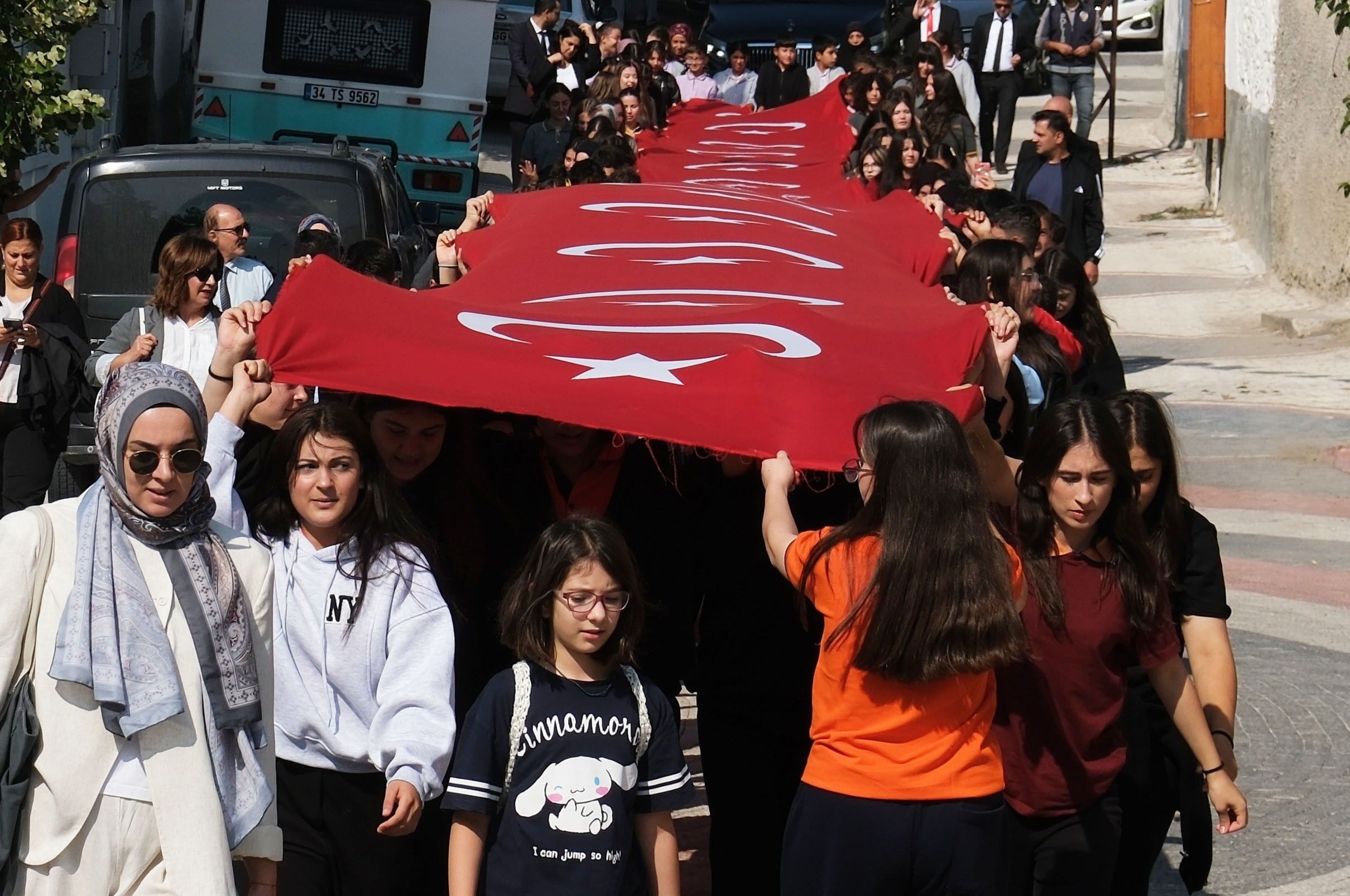 Sivrihisar’da kurtuluş coşkusu: Meydan bayraklarla doldu