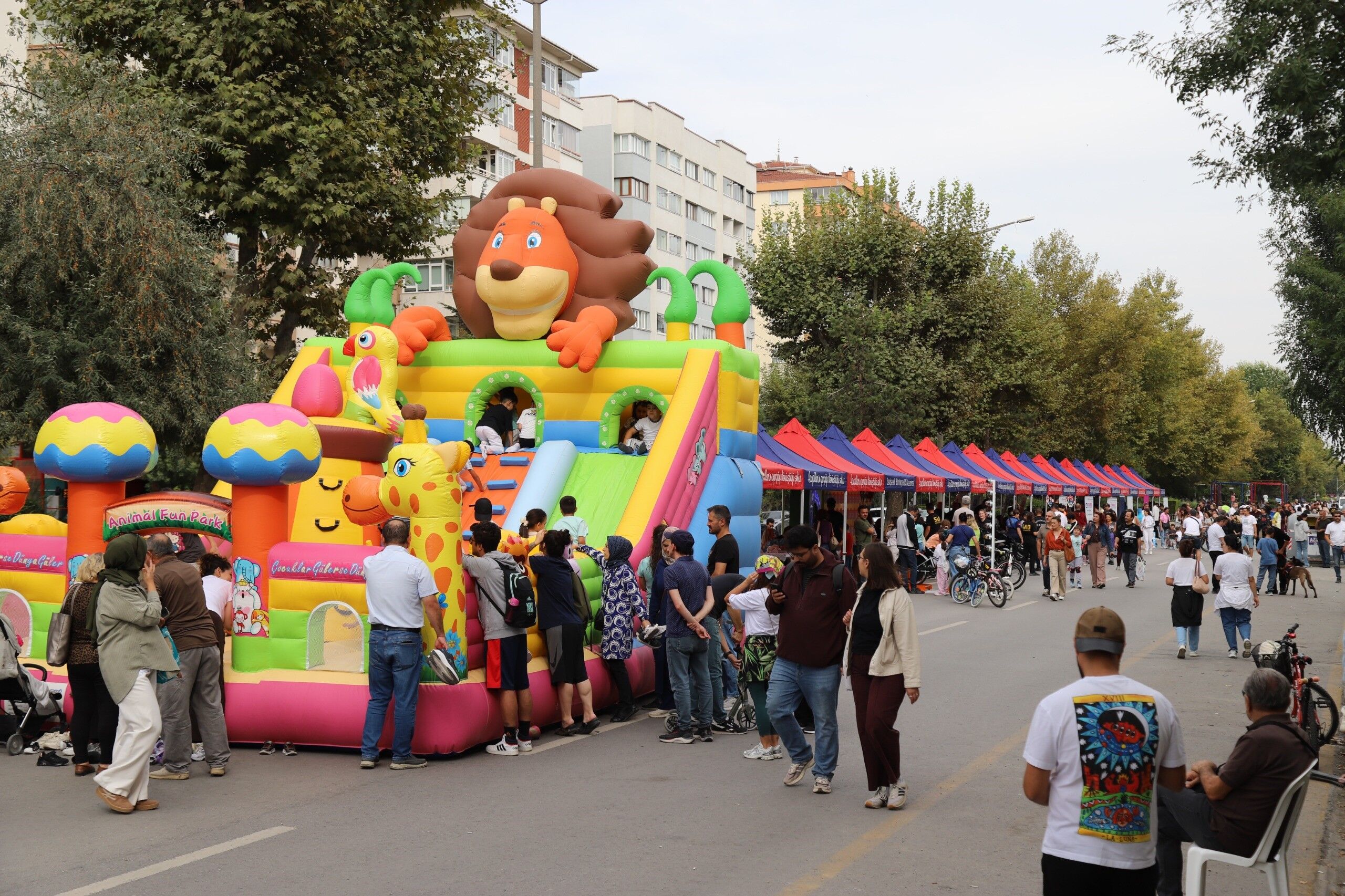 Arabasız Pazar'da bulvarlar yayaların oldu