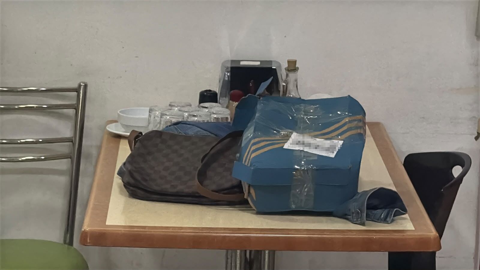 İnternetten tabak sipariş etti, gelenlere şaştı kaldı