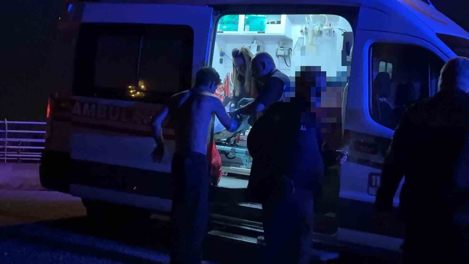 Ağabey-kardeş arası bıçaklı kavga: 2 yaralı
