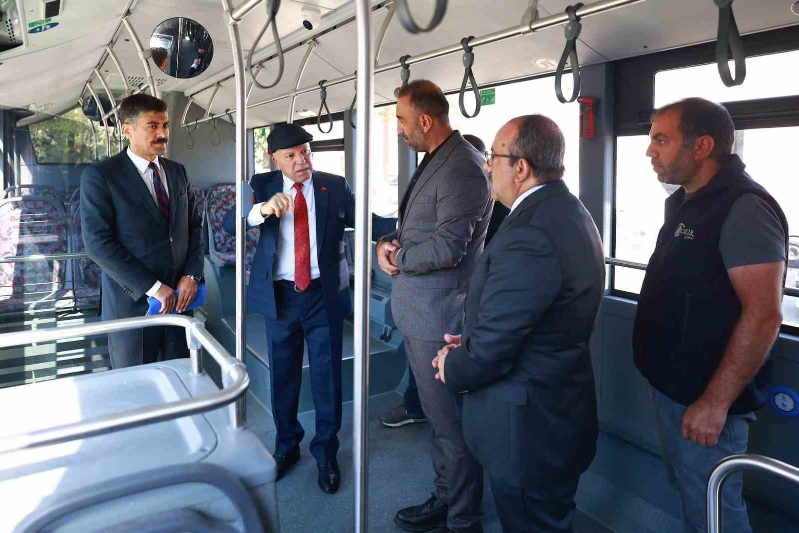 Halk otobüsü şoförleriyle bir araya geldi