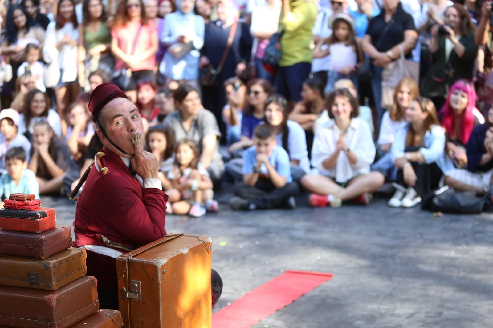 Tiyatrodan caza, Adalar’da festival şöleni