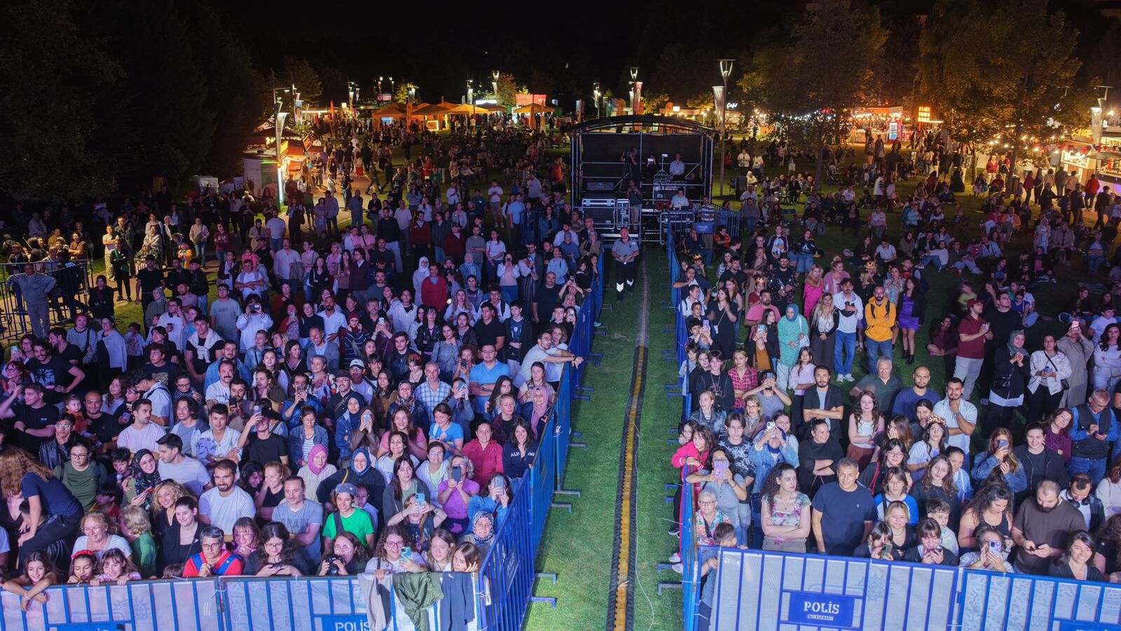 Kentpark Sahnesi̇ Notalarla Coştu! (2)