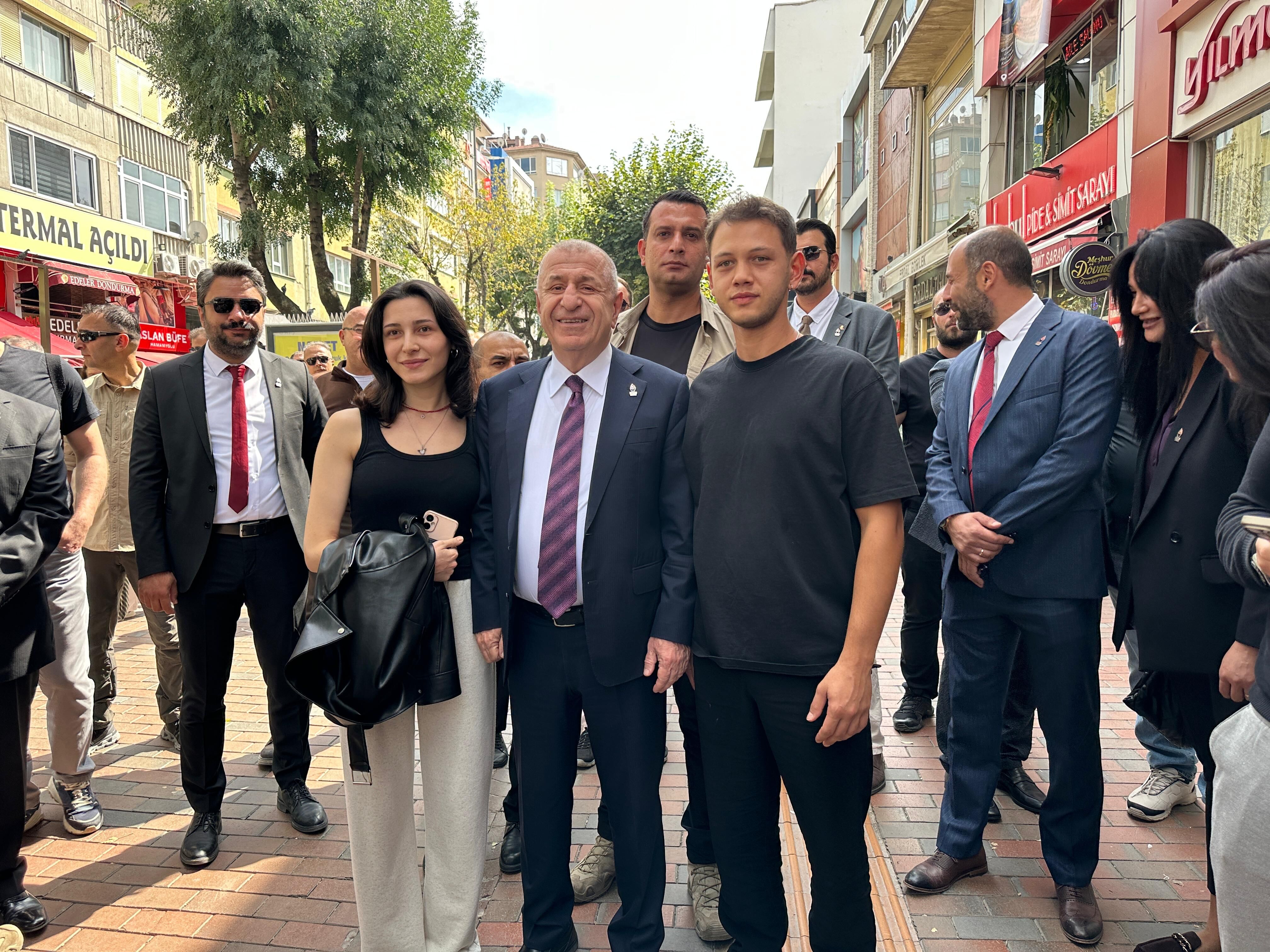 Ümit Özdağ Eskişehir’de vatandaşlarla buluştu