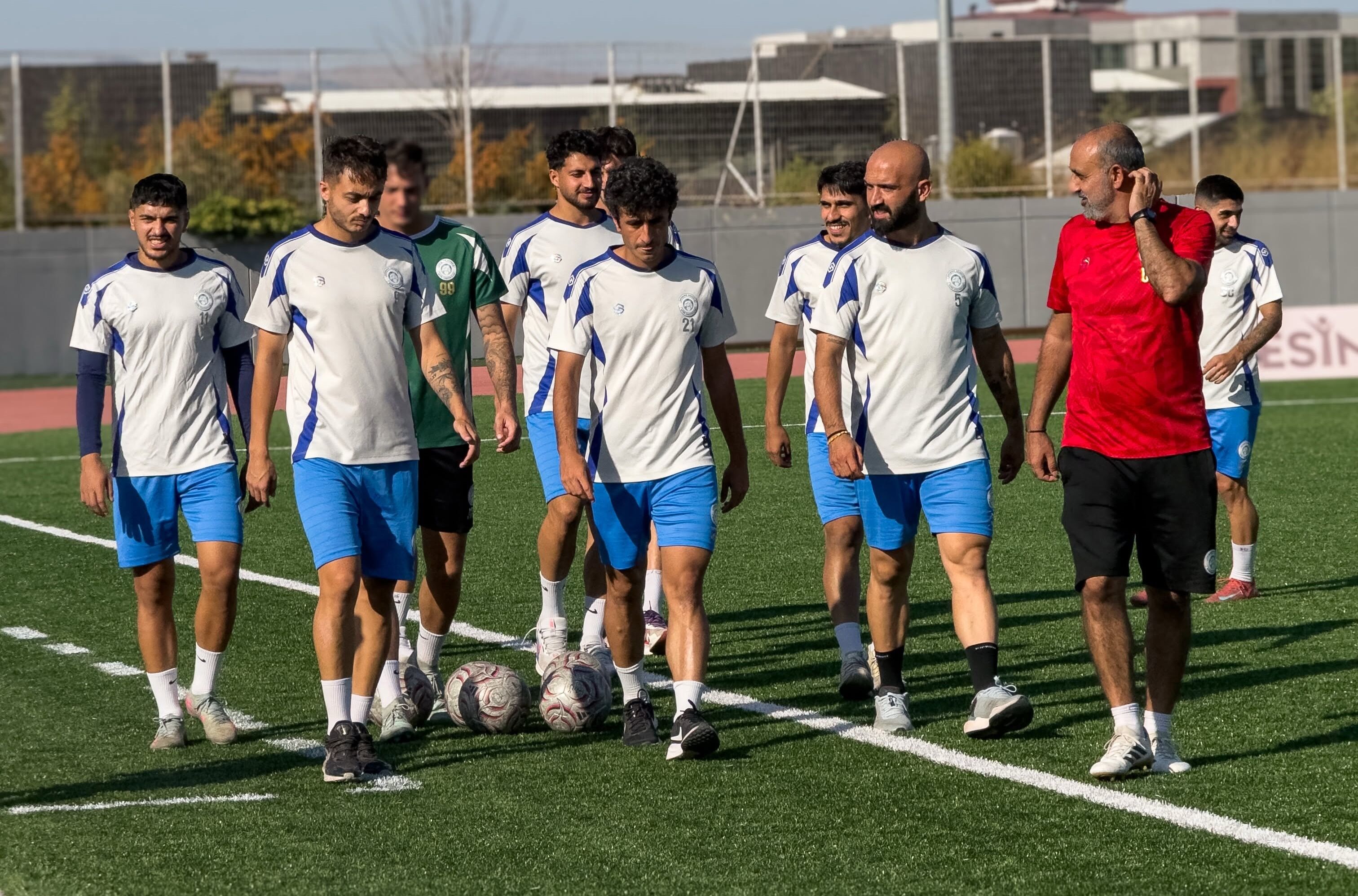 Şahinlerin gözü 3 puanda