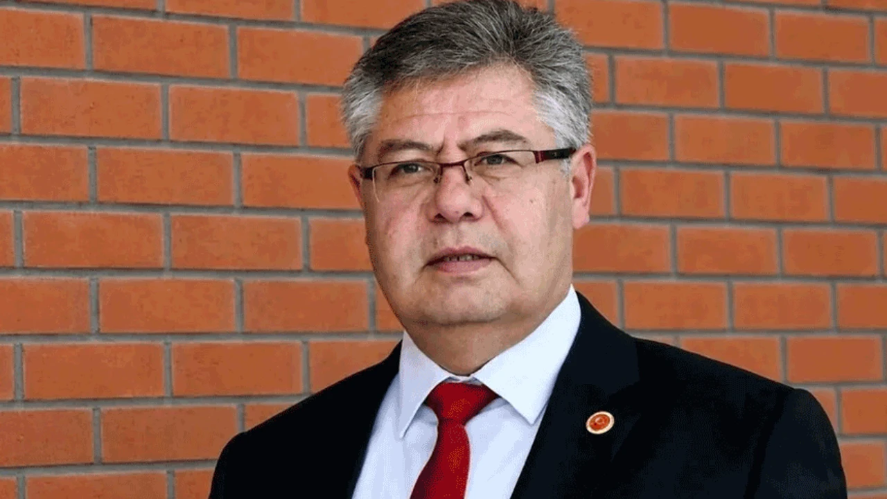 Tepebaşı Belediye Başkan Yardımcısı Neşet Ertoy kalp krizi geçirdi
