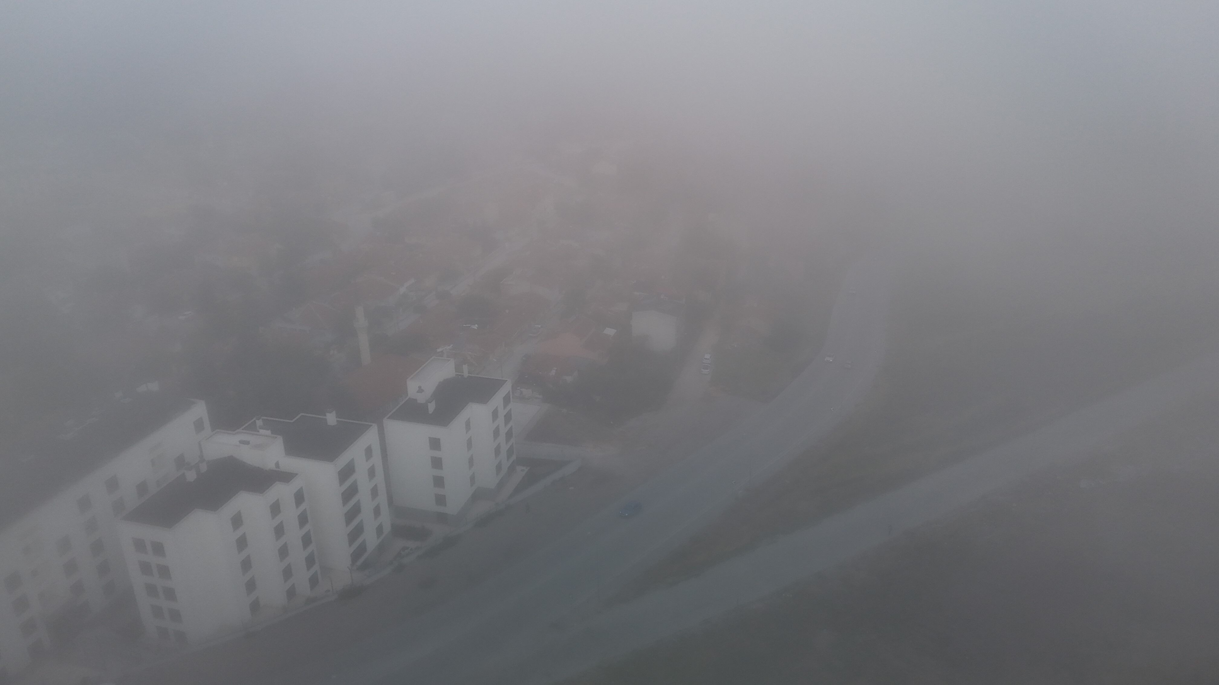 Yoğun sis ulaşımı olumsuz etkiledi