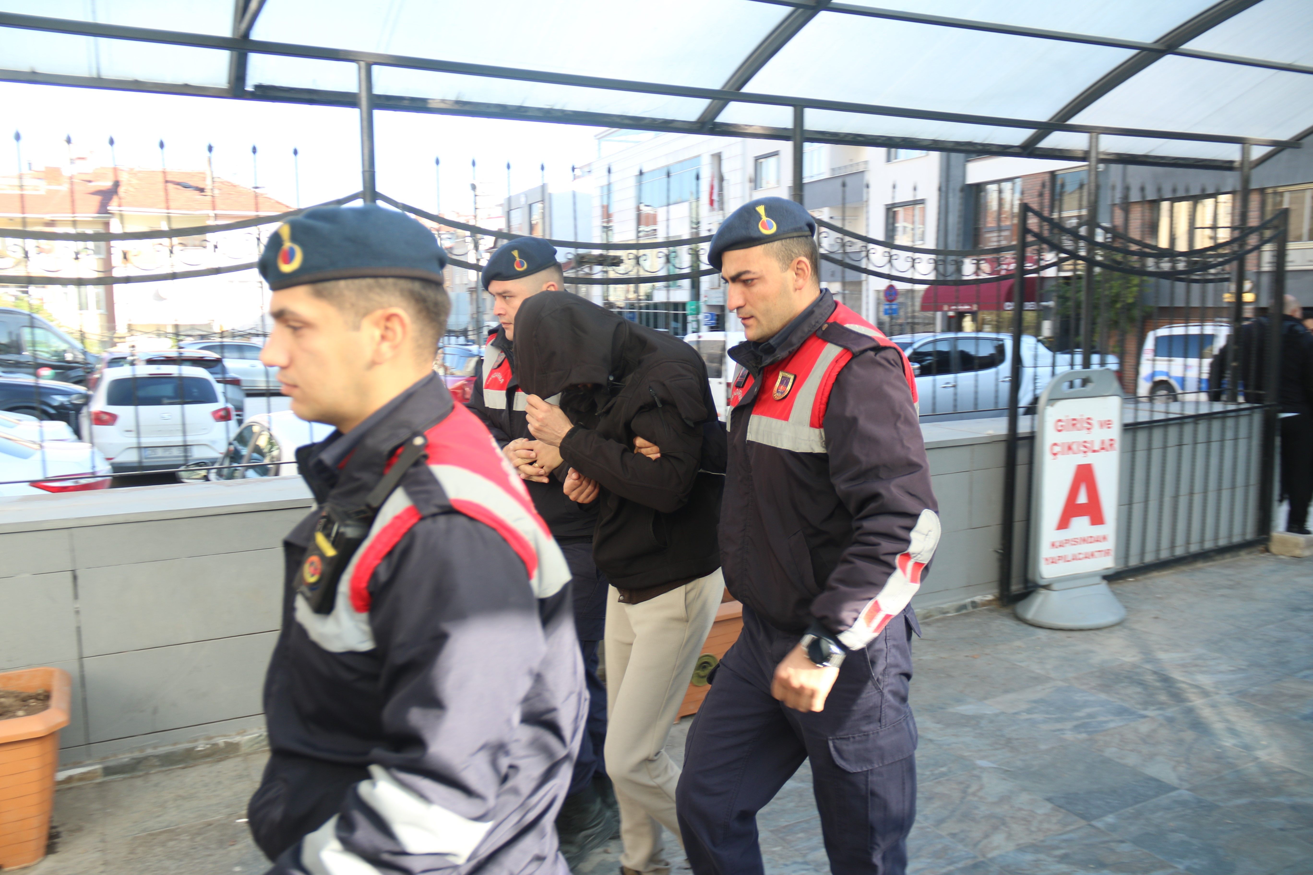 Poşetlerce uyuşturucu madde ele geçirildi!