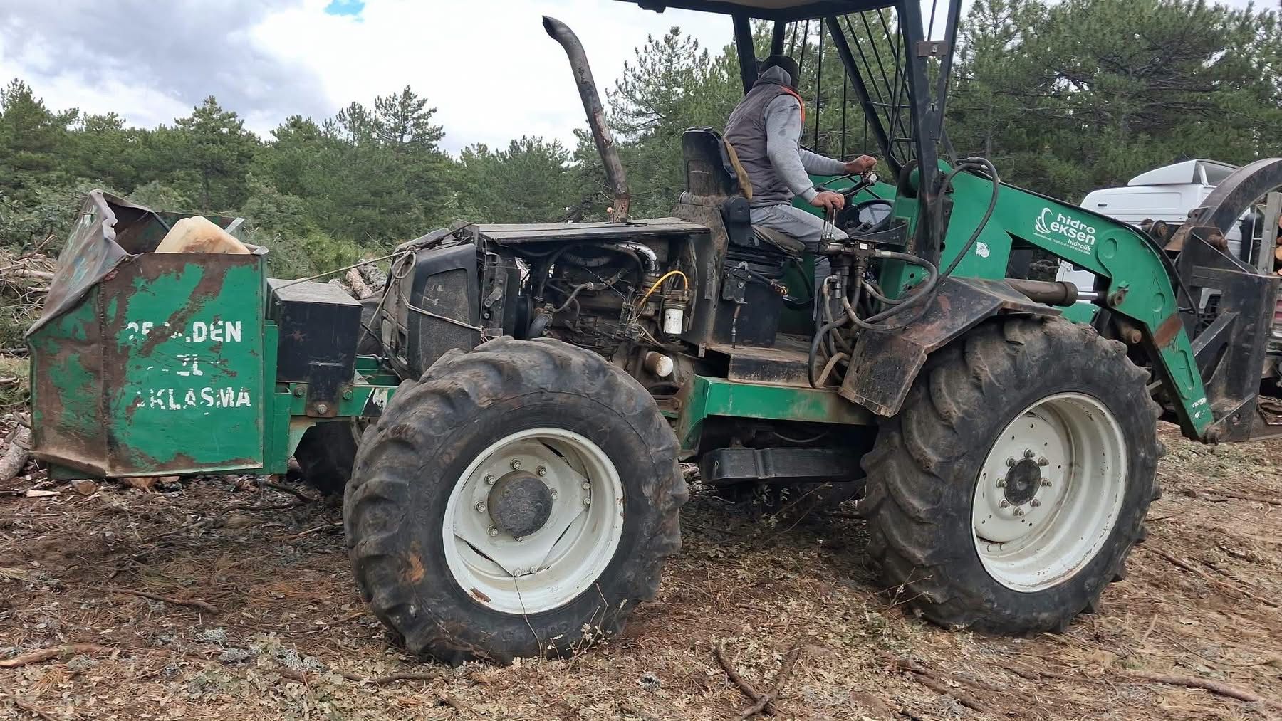 Traktör yerinde, 2 milyonluk kepçe yok