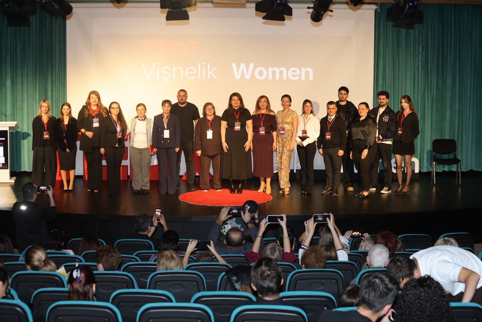 Eskişehir’de Kadınların Ilham Veren Hikâyeleri Tedx Sahnesinde (6)