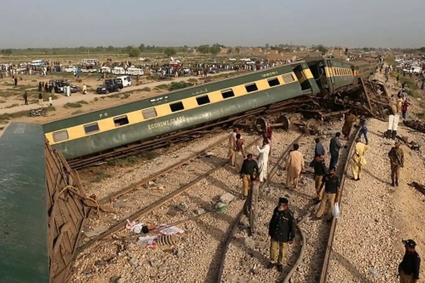 Pakistan'da tren kazası: 6 ölü, 30 yaralı